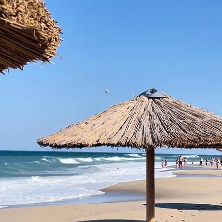 Sea View Penthouse アパート